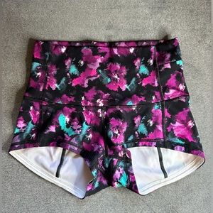 Lululemon High-Waisted Floral Booty Shorts - Size 6 🍑🔥